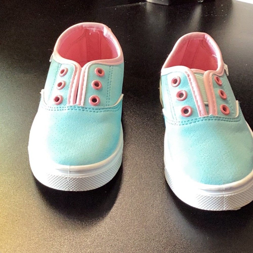 OOMPHIES SIZE 8c in good condition
